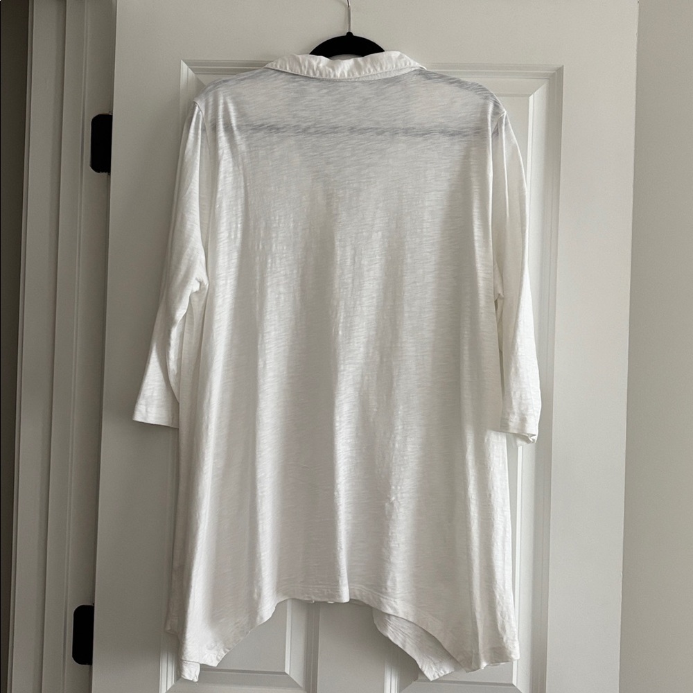 Soft Surroundings White Button-Down Shirt w/ Unique Buttons.Excellent condition - Picture 4 of 9